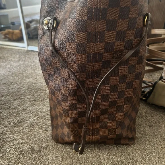 Louis Vuitton Damier Ebene Tote with Red Interior - Picture 4 of 8